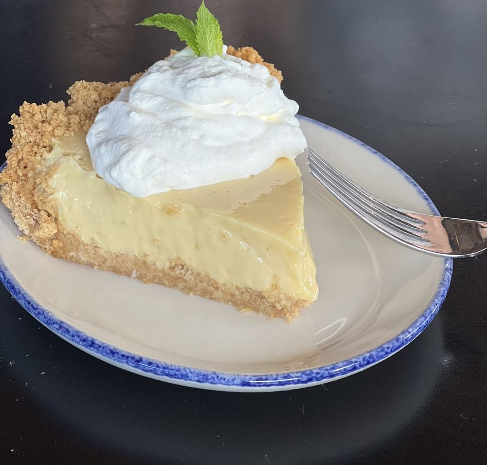 LAKE BURTON GRILL 19 Photos 25 Shoreline Trl, Clarkesville,