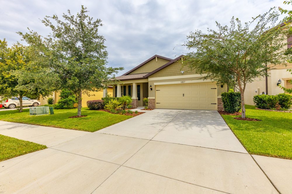 ALEXANDRA BUSTOS PA KELLER WILLIAMS Updated April 2024 Contact