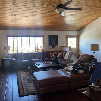 Destination Big Bear - Huge living room - Vacation Rentals Near Me - Big Bear Lake, California Destination Big Bear - Huge living room - Vacation Rentals Near Me - Big Bear Lake, California