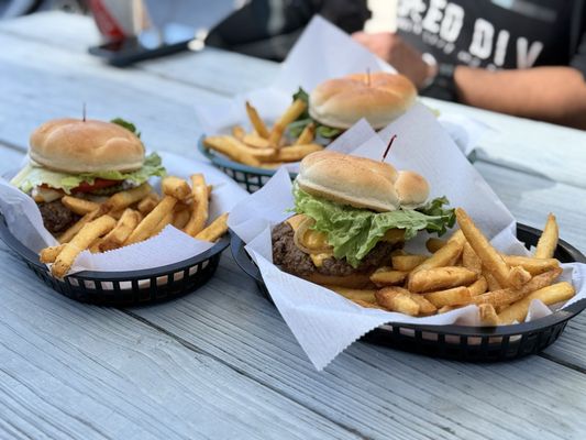 T-Rays Burger Station by null