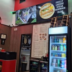 Lucy's Pizza & Burgers - Inside