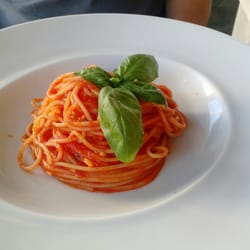 Casablanca - Spaghetti with tomato sauce