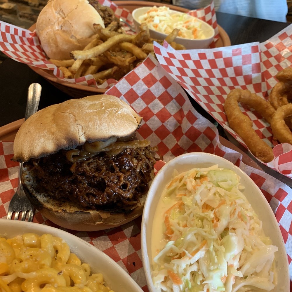 Pig Out Bbq - Pulled Pork, Coleslaw, MAC & Cheese, & Onion rings - Barbeque Near Me - Pickering, Ontario