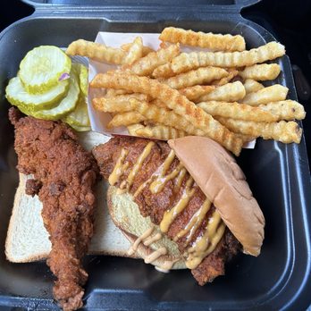 Dave's Hot Chicken - Chicken Shop Near Me - Conyers, Georgia Dave's Hot Chicken - Chicken Shop Near Me - Conyers, Georgia