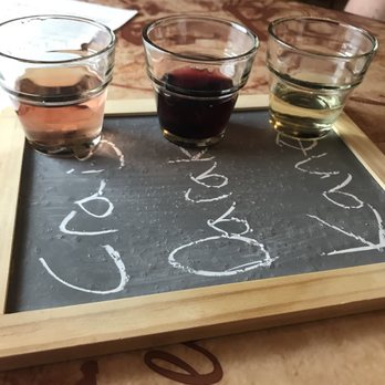 Halliday's Winery - Wineries Near Me - Lake Milton, Ohio