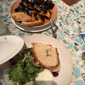 Nelson's - Mushroom Melt, Steamed Mussels & Sausage - Seafood Near Me - Rancho Palos Verdes, California