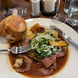 Roast Beef Dinner, with gravy potatoes Yorshire Pudding and leeks. Roast Beef Dinner, with gravy potatoes Yorshire Pudding and leeks.