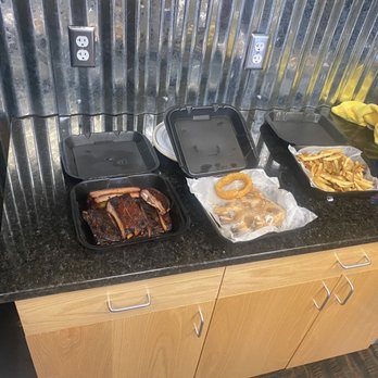 Bono's Pit Bar-B-Q - Barbeque Near Me - Englewood, Colorado Bono's Pit Bar-B-Q - Barbeque Near Me - Englewood, Colorado