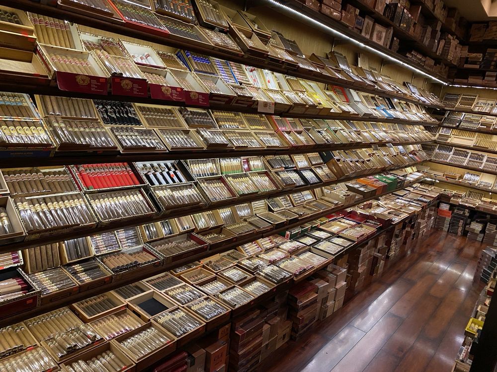 Smoke On the Water Cigar Bar Image