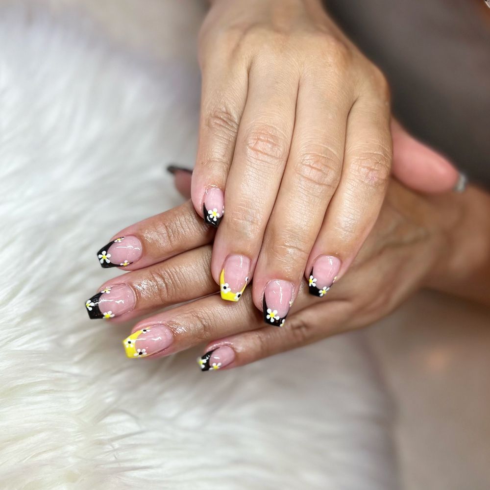 QUARTZ NAILS SALON Updated October 2024 910 Photos & 39 Reviews