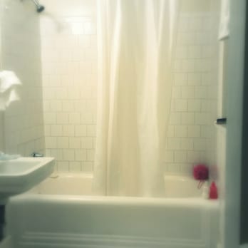 El Rancho Hotel - Tubs are available, especially in the Kirk Douglas suite. - Hotels Near Me - Gallup, New Mexico El Rancho Hotel - Tubs are available, especially in the Kirk Douglas suite. - Hotels Near Me - Gallup, New Mexico