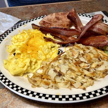Black Bear Diner San Antonio City Base - The GRIZZ (1460-1520 cals.) (Not showing the pancakes) - Diners Near Me - San Antonio, Texas