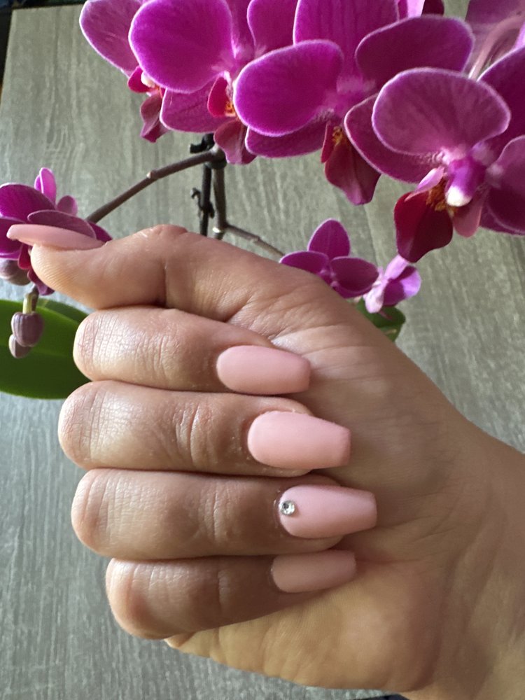 MODERN NAILS Updated June 2024 46 Photos & 49 Reviews 2700 Yulupa