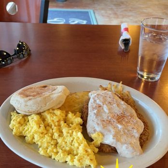 Bon Vino's Bistro & Bakery - a plate of breakfast food - Bakeries Near Me - Sunnyside, Washington