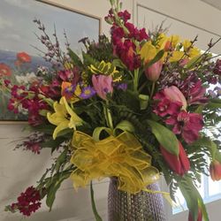 Debra's Florals & Gifts - Large floral arrangement