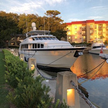 Harbour Town - A small yacht - Shopping Centers Near Me - Hilton Head Island, South Carolina Harbour Town - A small yacht - Shopping Centers Near Me - Hilton Head Island, South Carolina