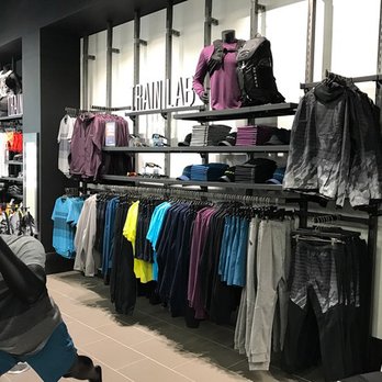 oakley arrowhead mall