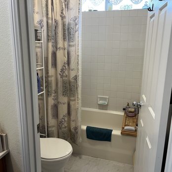 Empire Kitchen & Bath - Master shower before - Kitchen & Bath Near Me
