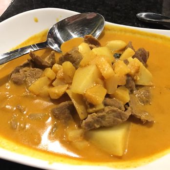 Pad Thai Restaurant - Yellow curry with beef - Thai Near Me - Calgary, Alberta