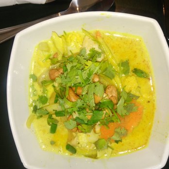 Mae Pen - Green curry/coconut milk sauce with correander, chicken and vegetables (nr.25), comes with rice: really good - Thai Near Me - Copenhagen, 84 Mae Pen - Green curry/coconut milk sauce with correander, chicken and vegetables (nr.25), comes with rice: really good - Thai Near Me - Copenhagen, 84