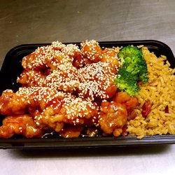 Golden Wall Chinese Restaurant - Sesame chicken combo