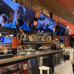 Sickies Garage Burgers & Brews - Inside