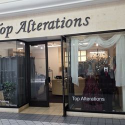Top Alterations - Entrance in the mall