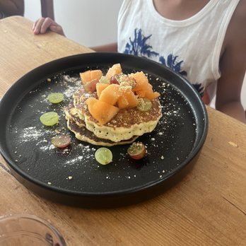 Love Coffee - Pancakes w/fruit - Breakfast & Brunch Near Me - Oaxaca, OAX Love Coffee - Pancakes w/fruit - Breakfast & Brunch Near Me - Oaxaca, OAX