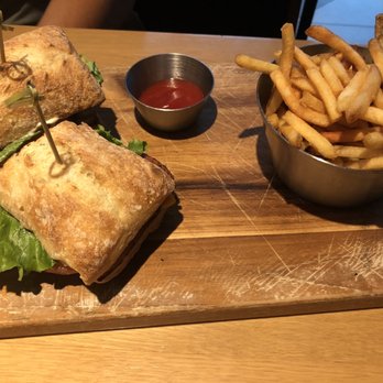 Earls Kitchen + Bar - Nashville chicken sandwich - Canadian (New) Near Me - Burnaby, British Columbia