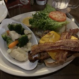 Deluxe Grilled Chicken Sandwich with veggies Deluxe Grilled Chicken Sandwich with veggies