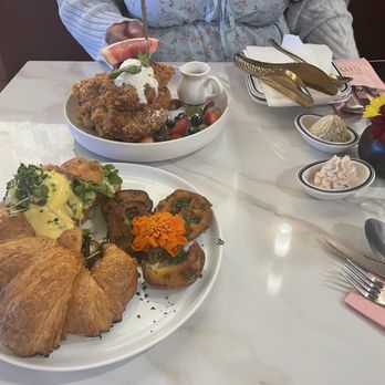 GIWA - Eggs Benedict with yuzu salmon croissant Fried chicken croffle - Breakfast & Brunch Near Me - Santa Clara, California GIWA - Eggs Benedict with yuzu salmon croissant Fried chicken croffle - Breakfast & Brunch Near Me - Santa Clara, California