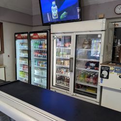 Garys Bakery - This place is very clean and neat as a pin..