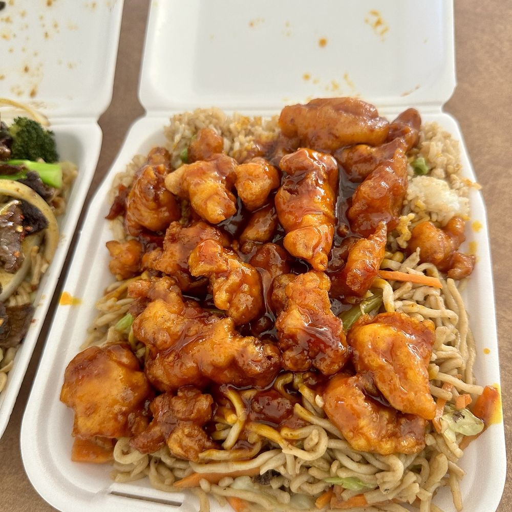 Mark's Kitchen - Orange chicken , half chow mein, half fried rice - American Near Me - Fresno, California Mark's Kitchen - Orange chicken , half chow mein, half fried rice - American Near Me - Fresno, California