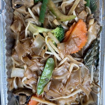 Sweet Rice Thai Sushi - Drunken Noodles Lunch - Sushi Bars Near Me - Boston, Massachusetts Sweet Rice Thai Sushi - Drunken Noodles Lunch - Sushi Bars Near Me - Boston, Massachusetts