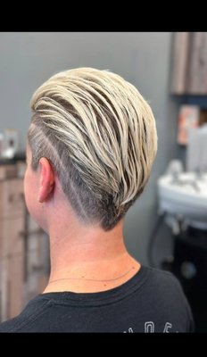 Cut Above On 7th by null