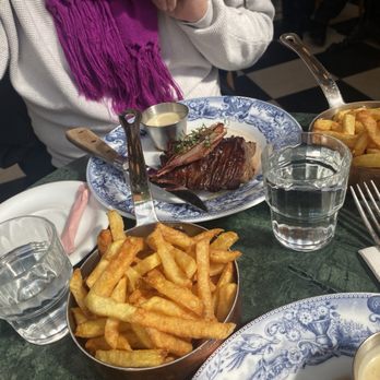 Rosie - Brasseries Near Me - Paris, 75 Rosie - Brasseries Near Me - Paris, 75