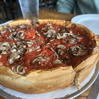 Giordano's - Chicken sausage deep dish - Pizza Near Me - Gurnee, Illinois Giordano's - Chicken sausage deep dish - Pizza Near Me - Gurnee, Illinois