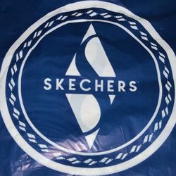 SKECHERS Warehouse Outlet - Bag logo