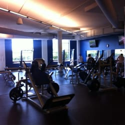 SLU Recreation and Wellness - Free weight area