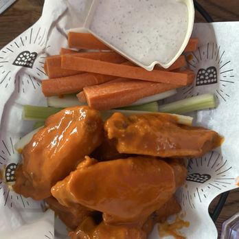 Brooklyn Ave Pizza Co - Buffalo Hot Wings - Pizza Near Me - Los Angeles, California