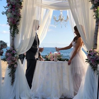 Lynne Lucente Floral Design - Floral Designers Near Me