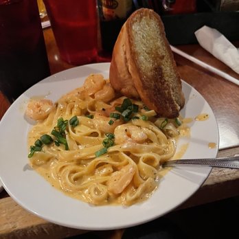 Buzzard Billy's - Fettuccine Alfredeaux - American Near Me - La Crosse, Wisconsin
