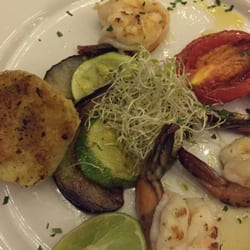 Amor y Vida - Ok I'm not a photographer. It's all about the food, the service, and the ambiance.