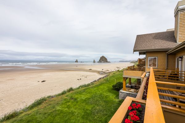 The Ocean Lodge by null