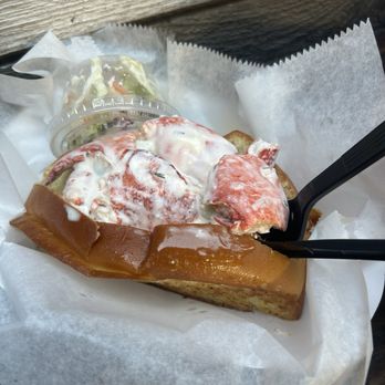 DJ's Clam Shack - Maine Lobster roll - Seafood Near Me - Key West, Florida DJ's Clam Shack - Maine Lobster roll - Seafood Near Me - Key West, Florida
