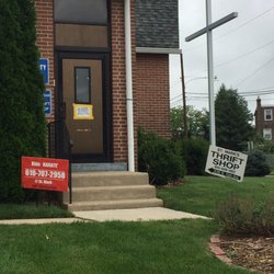 Kidscloset Thrift Shop - They need a better sign for his hidden gem