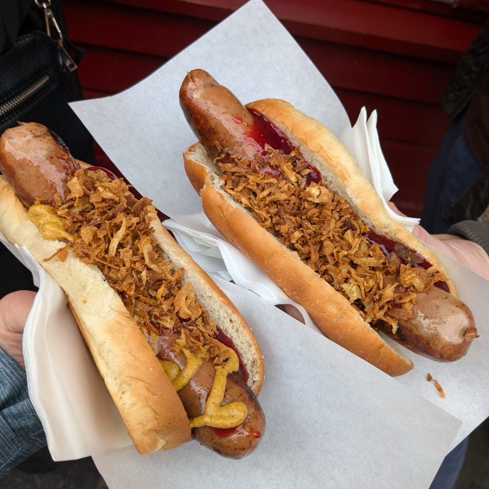 Trekroneren - Reindeer hotdogs with lingonberry jam, mustard and fried onions - Hot Dogs Near Me - Bergen, 12 Trekroneren - Reindeer hotdogs with lingonberry jam, mustard and fried onions - Hot Dogs Near Me - Bergen, 12