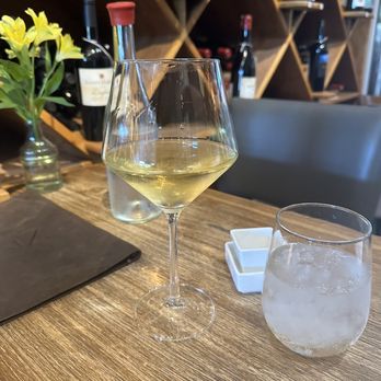 Zinz Wine Bar - Wine Bars Near Me - Corte Madera, California