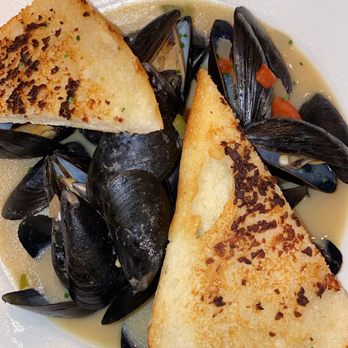 The Trestle - Beer Mussels - Cocktail Bars Near Me - Astoria, New York