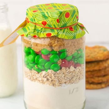 Kristens Kitchen - Stocking stuffer cookie mix jar - Desserts Near Me Kristens Kitchen - Stocking stuffer cookie mix jar - Desserts Near Me